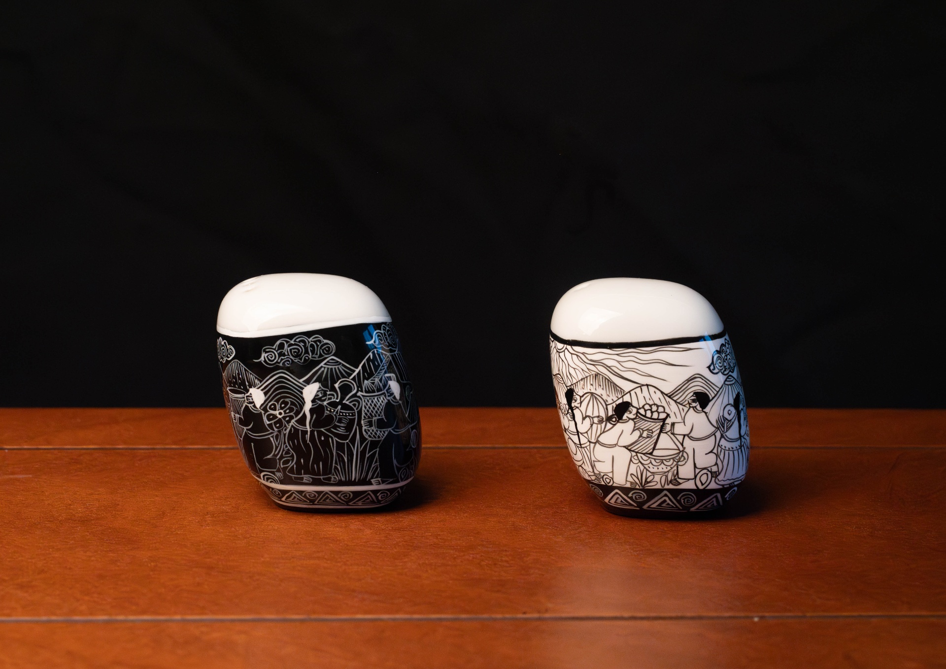 Salero y pimentero — pintados a mano
